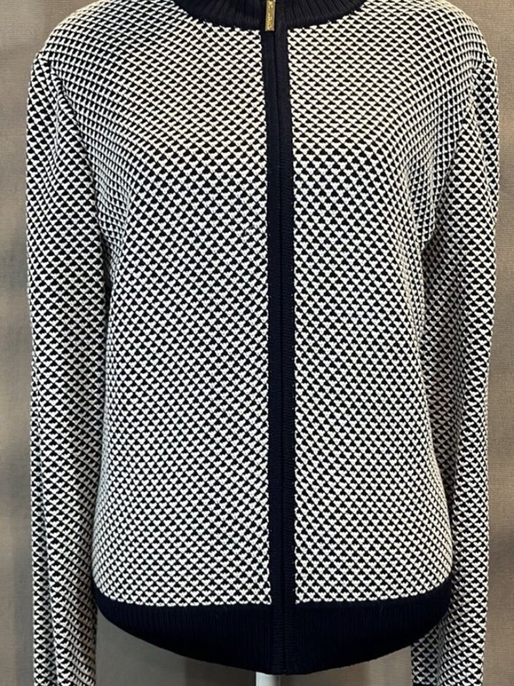 St. John Woman’s Full Zip Sweater Sz L, NWT